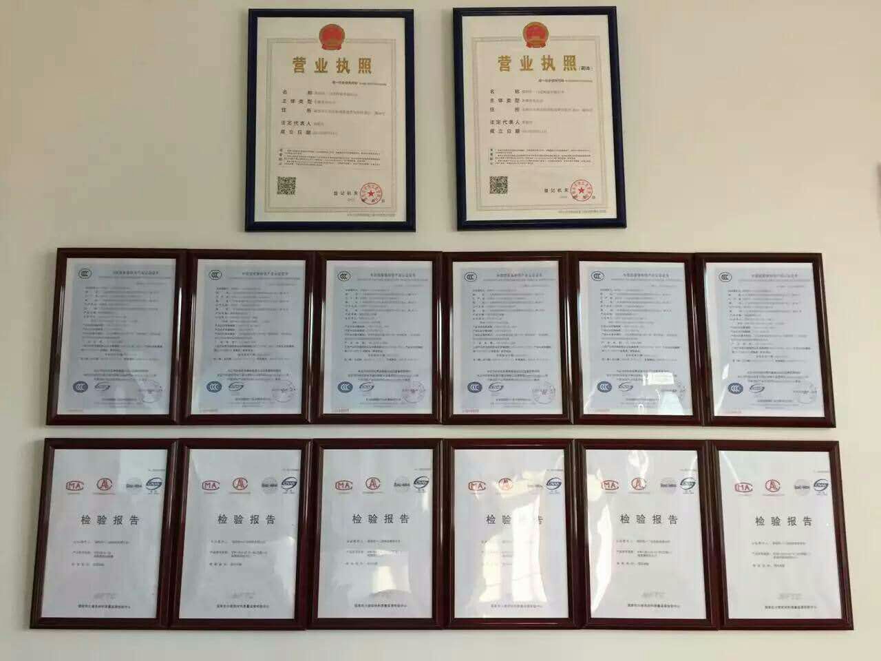 一门达玻璃<a href=http://www.ymdfhm.com/bolifanghuomen/meiguijinbuxiugangbolifanghuomen/ target=_blank class=infotextkey>防火门</a>*资质齐全